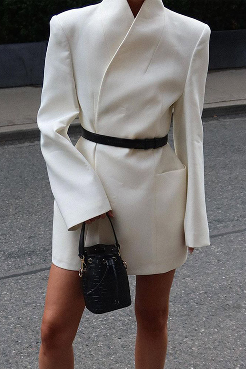 Vêtements d'extérieur élégants et unis au quotidien, avec col rabattu et poches.