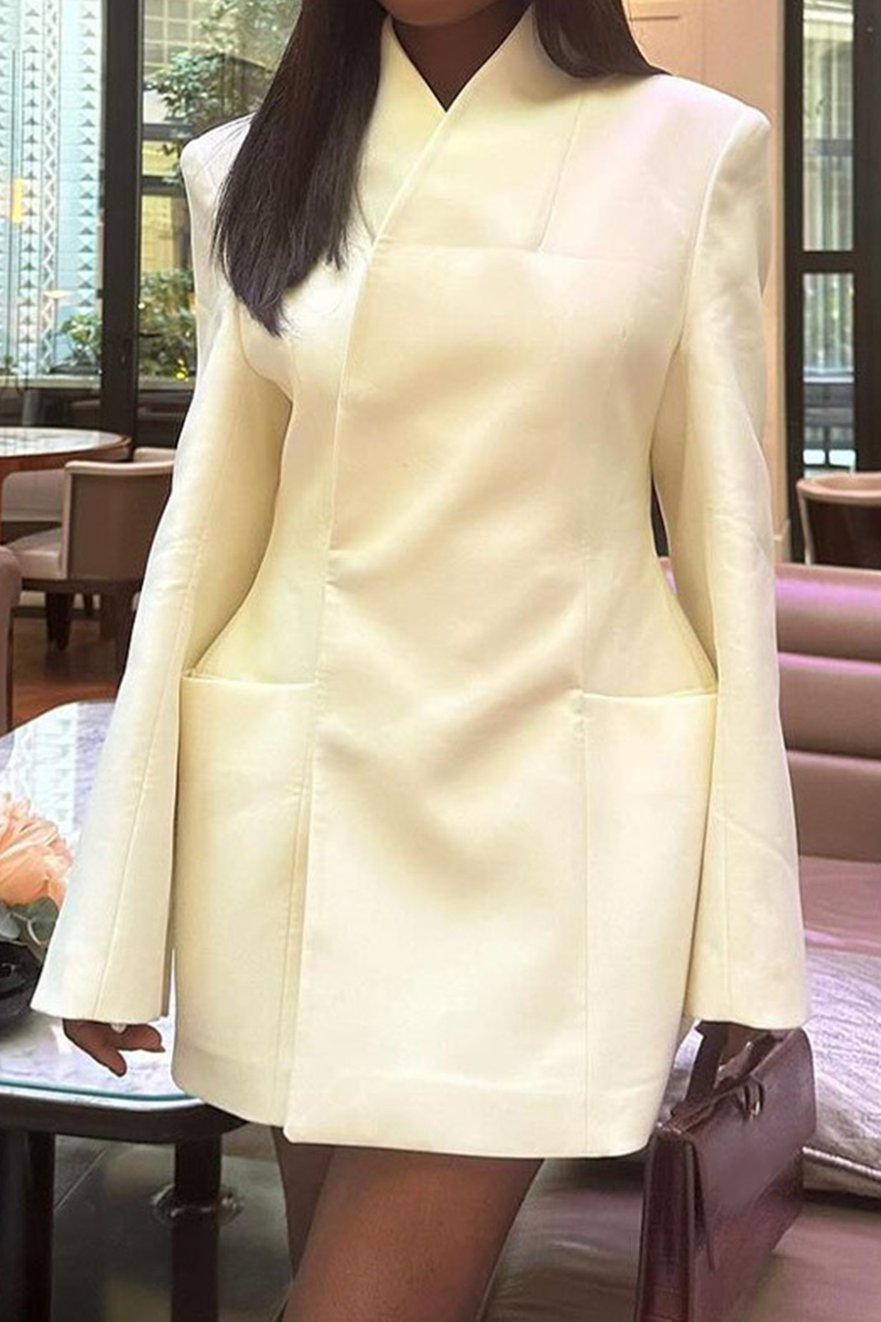 Vêtements d'extérieur élégants et unis au quotidien, avec col rabattu et poches.