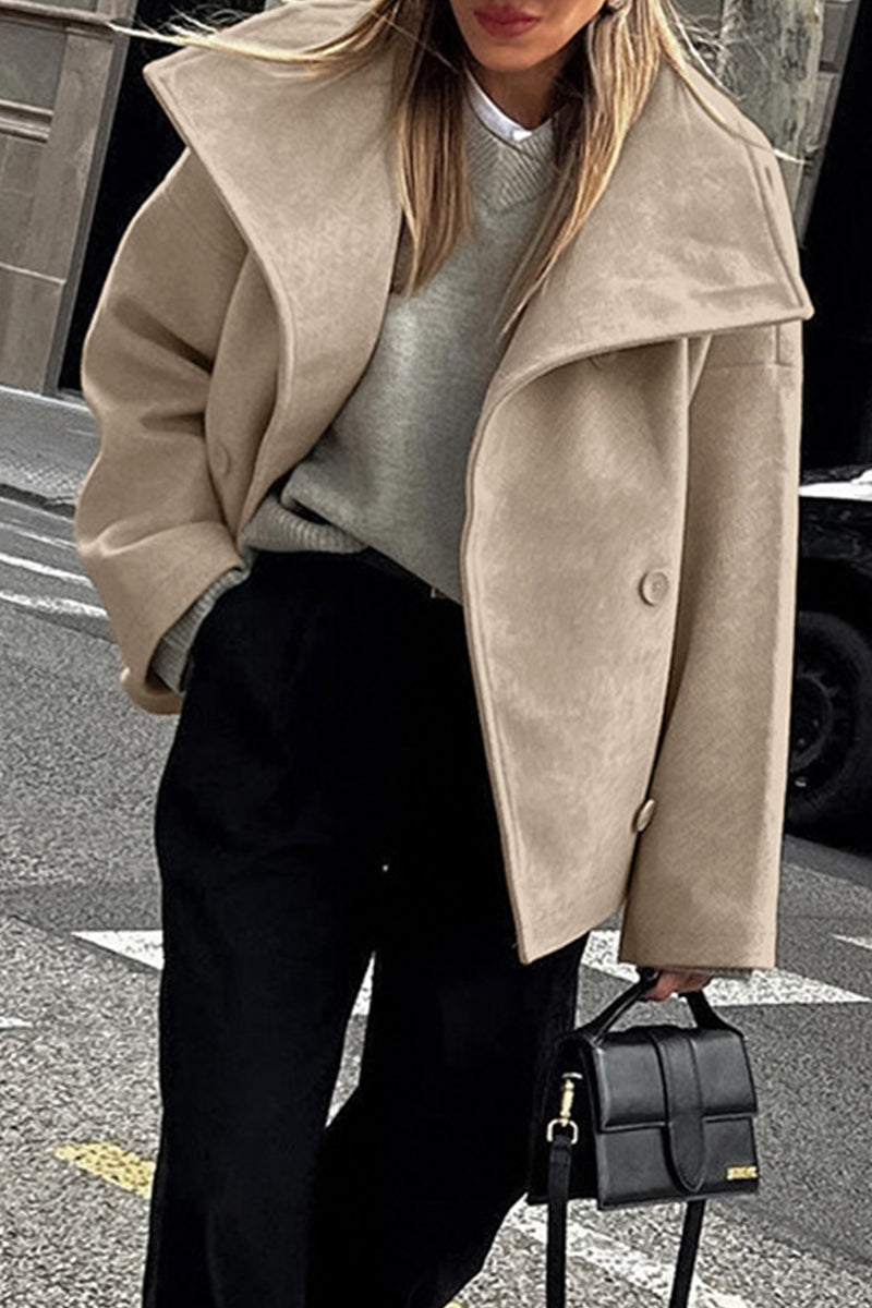 Vêtements d'extérieur décontractés à col montant avec boucle et revers.