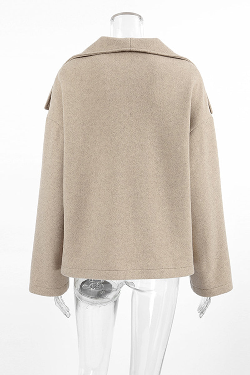 Vêtements d'extérieur décontractés à col montant avec boucle et revers.