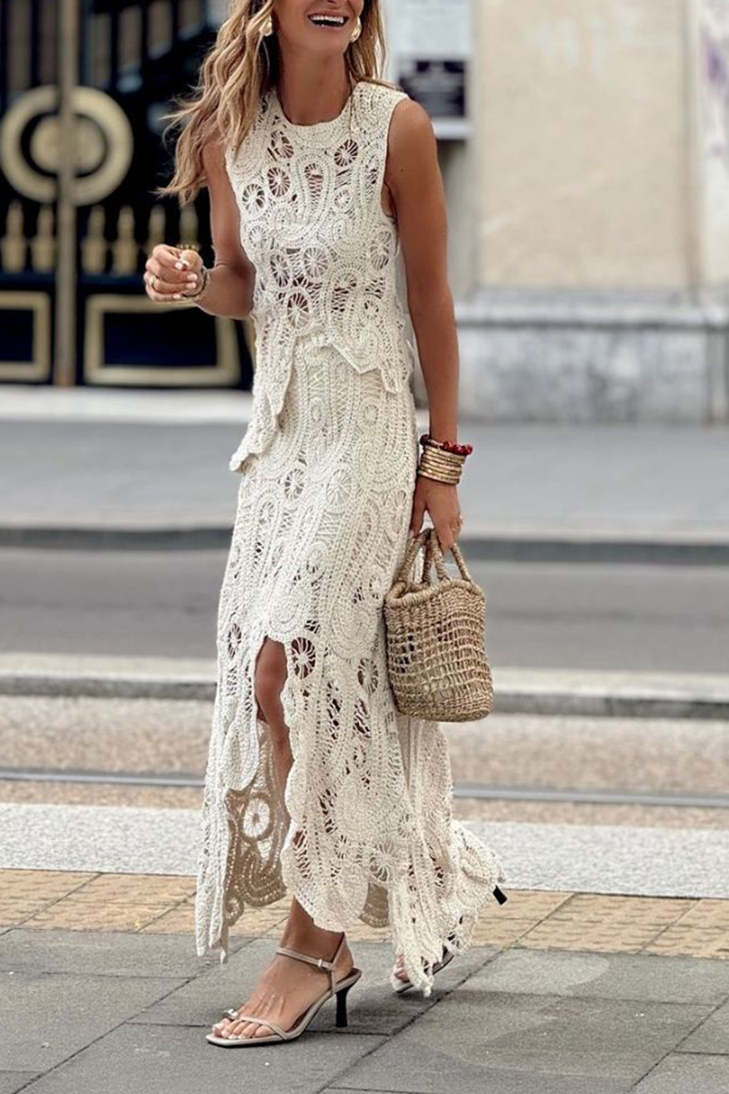 Ensemble deux pièces élégant et décontracté, décolleté en V irrégulier, dos nu, fente et sans manches.