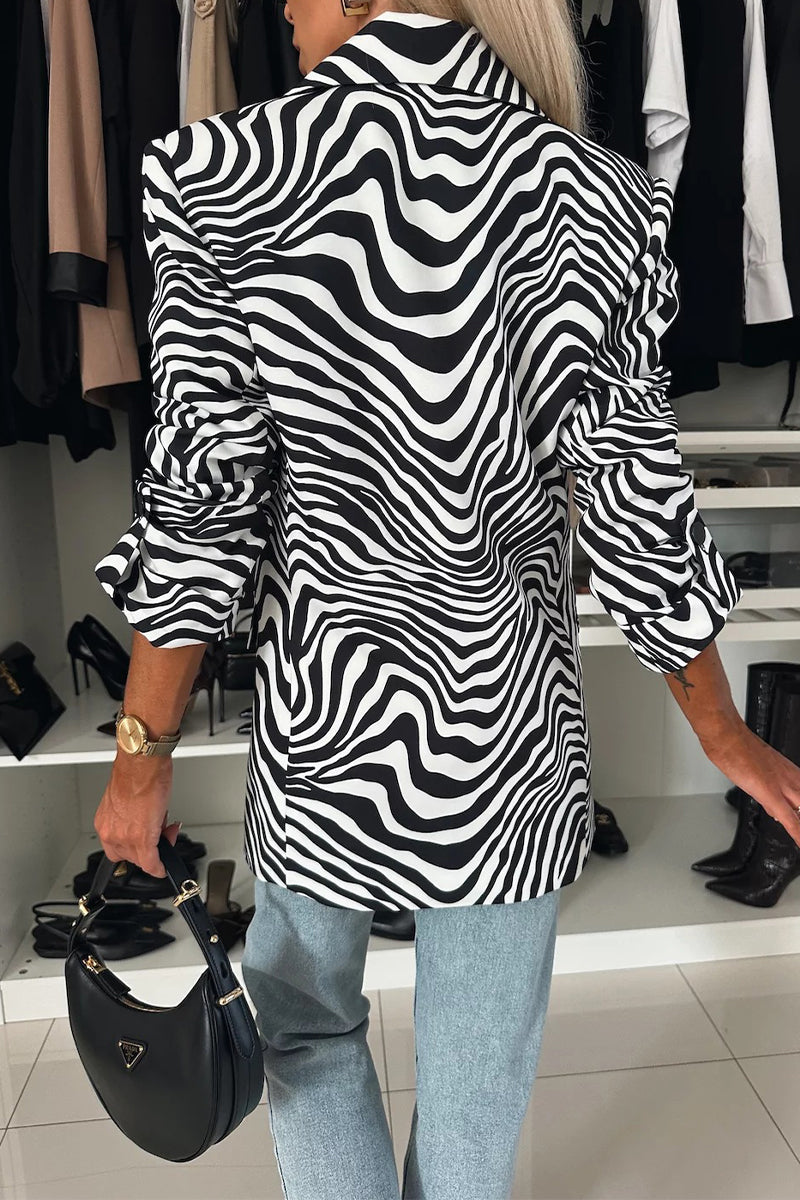 Vêtements d'extérieur décontractés à col montant contrasté avec imprimé léopard et imprimé zèbre.