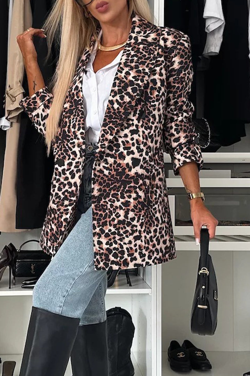 Vêtements d'extérieur décontractés à col montant contrasté avec imprimé léopard et imprimé zèbre.