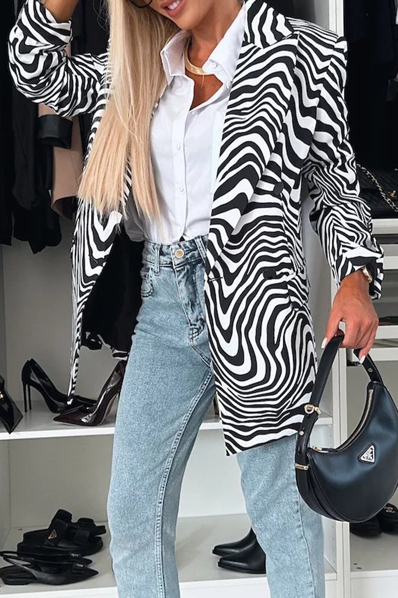 Vêtements d'extérieur décontractés à col montant contrasté avec imprimé léopard et imprimé zèbre.