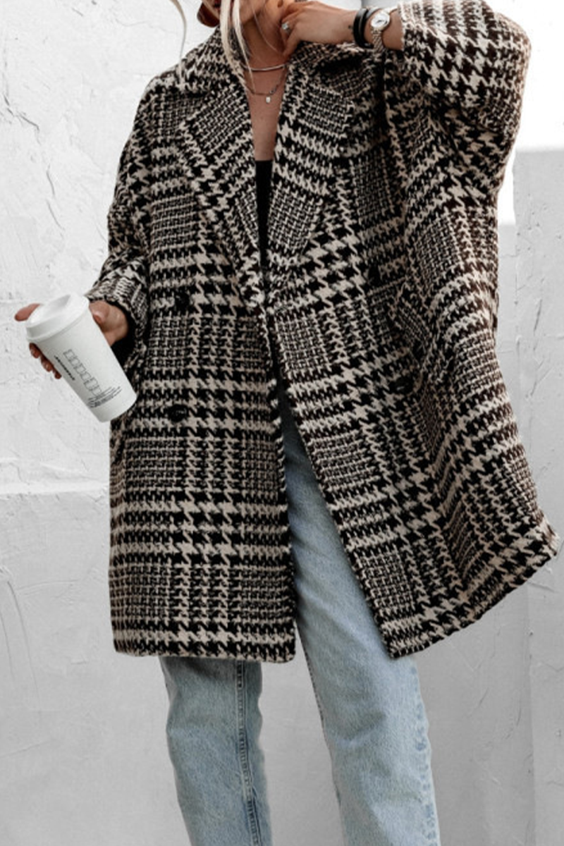 Vêtements d'extérieur décontractés en tissu à carreaux avec col montant contrasté.