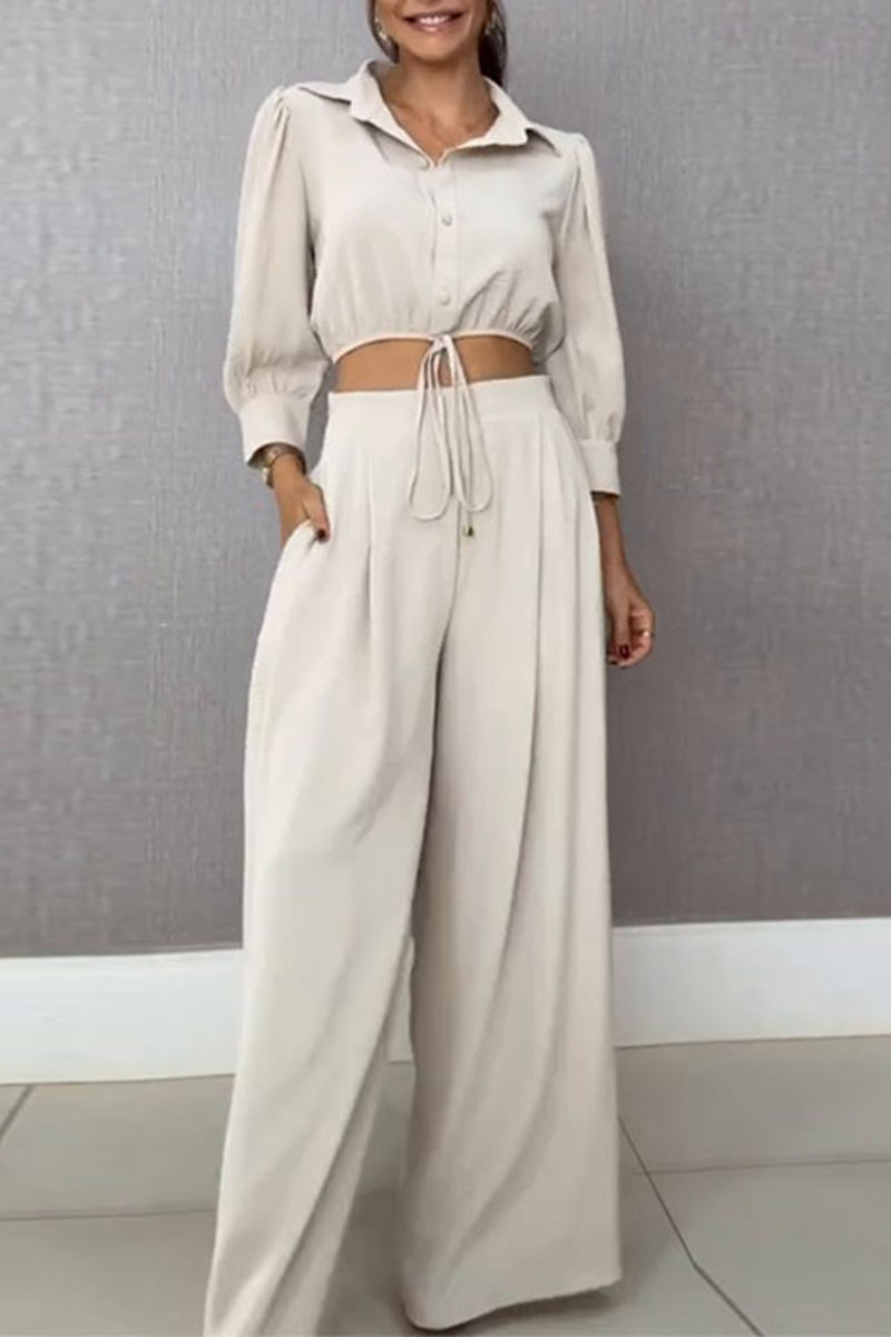 Ensemble deux pièces décontracté à porter au quotidien, avec col montant à lacets et manches longues.