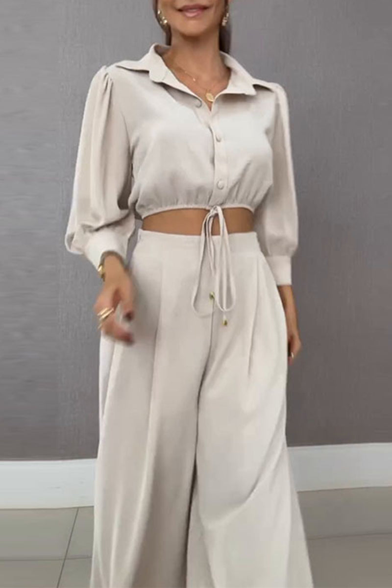 Ensemble deux pièces décontracté à porter au quotidien, avec col montant à lacets et manches longues.