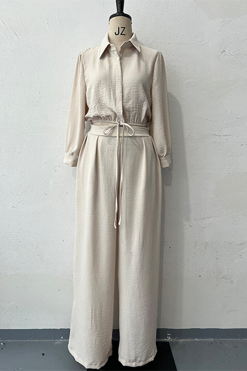 Ensemble deux pièces décontracté à porter au quotidien, avec col montant à lacets et manches longues.