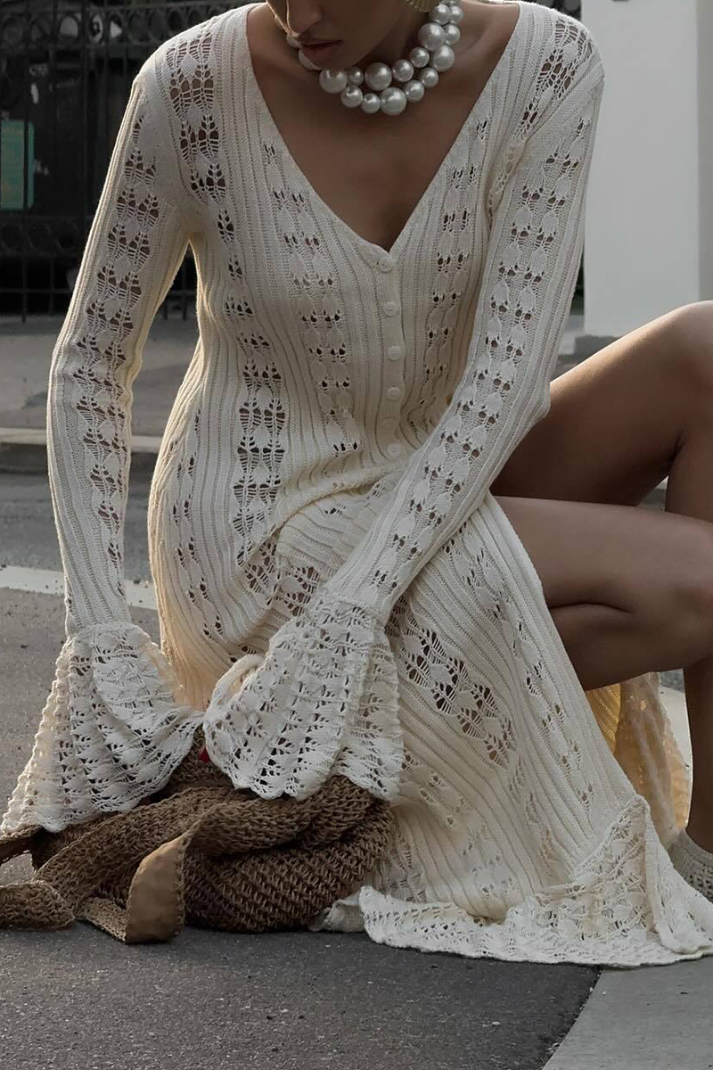 Vêtements d'extérieur sexy à col en V, avec volants et boutons découpés.