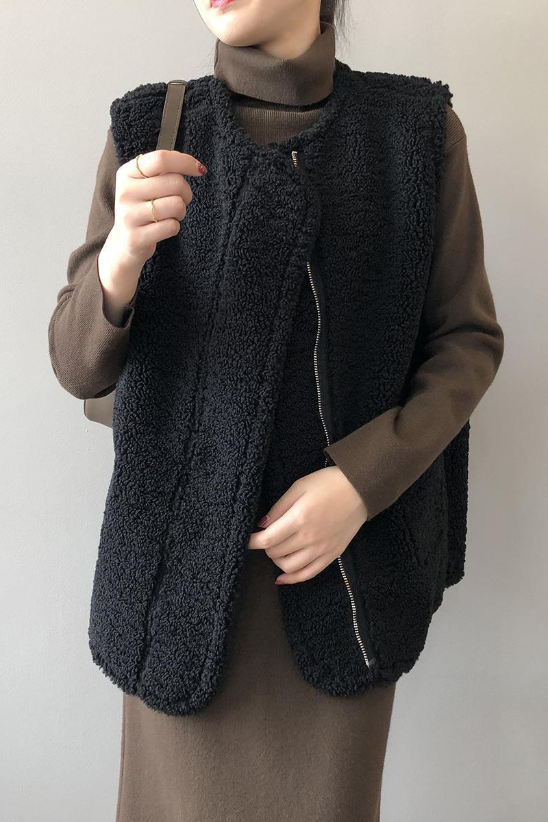 Gilets en patchwork à manches courtes, col rond, poches et matière douce.