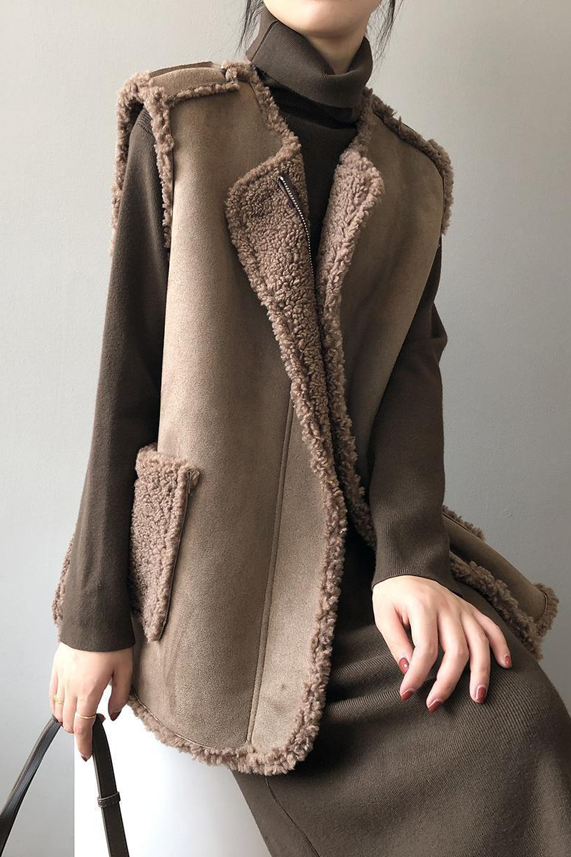 Gilets en patchwork à manches courtes, col rond, poches et matière douce.