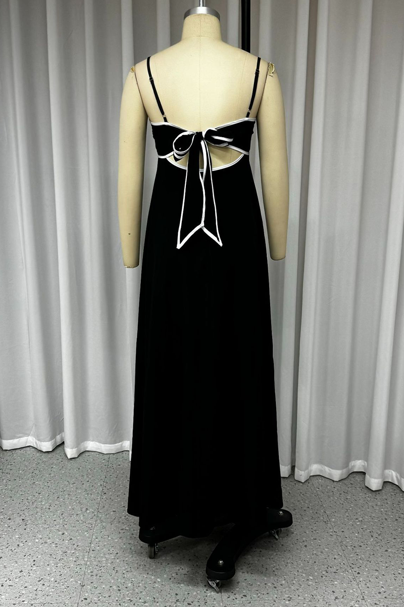 Robes décontractées à col en U, avec poches, empiècements et découpes ajourées.