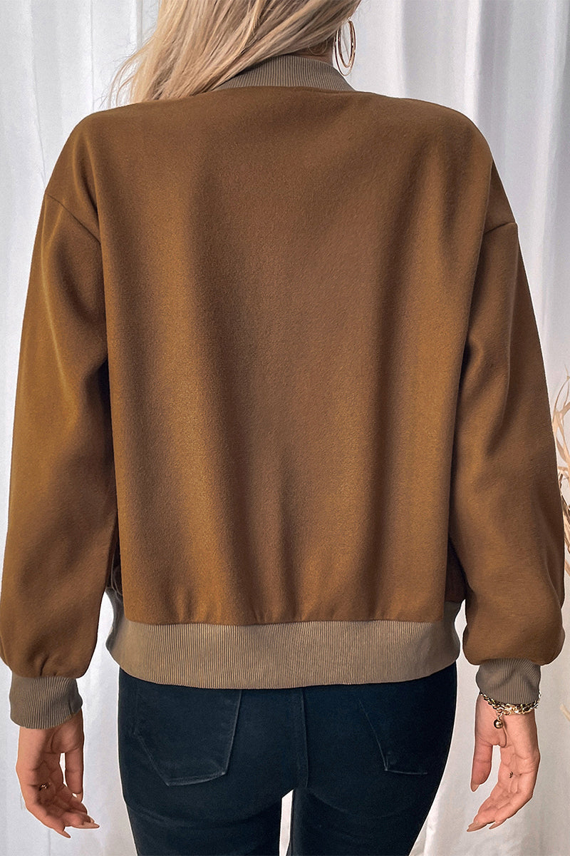 Vêtements d'extérieur décontractés à poches, boutons et col montant.