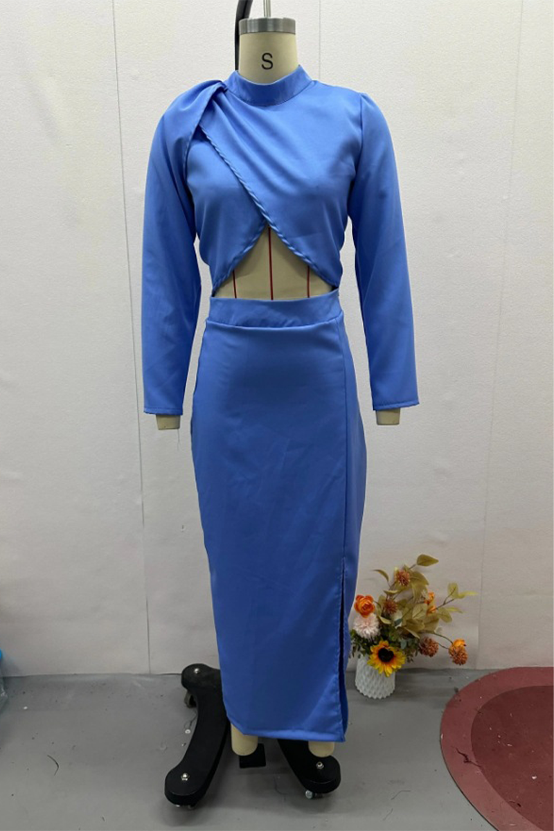 Ensemble deux pièces élégant et décontracté, avec fente, volant et demi-col montant, manches longues.