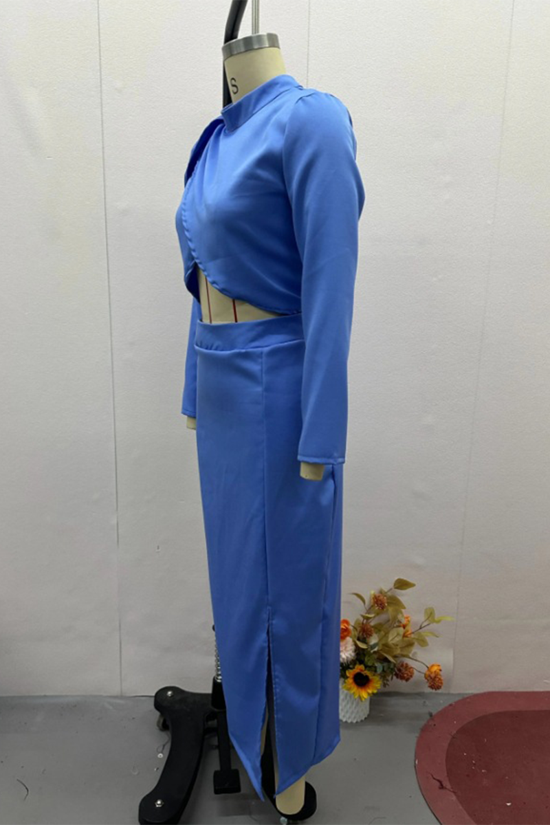 Ensemble deux pièces élégant et décontracté, avec fente, volant et demi-col montant, manches longues.