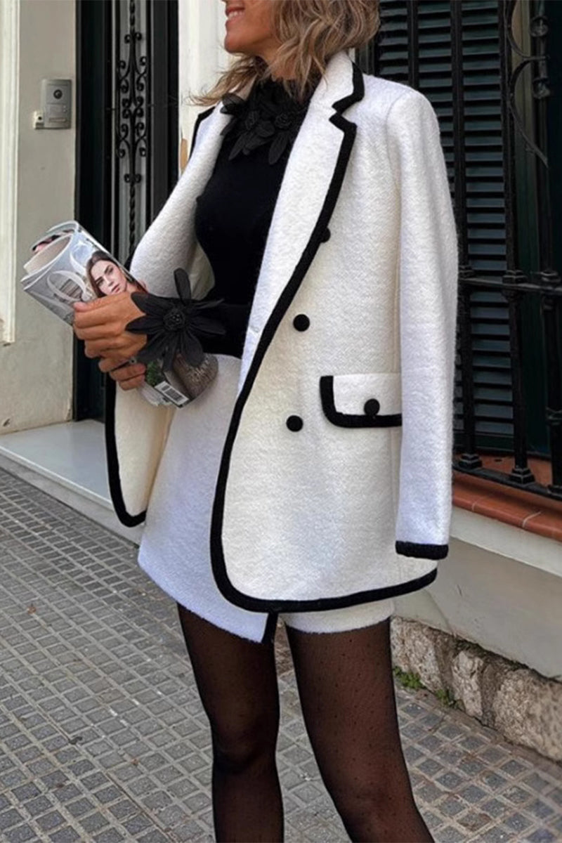 Ensemble deux pièces décontracté à manches longues, col montant contrasté et boutons.