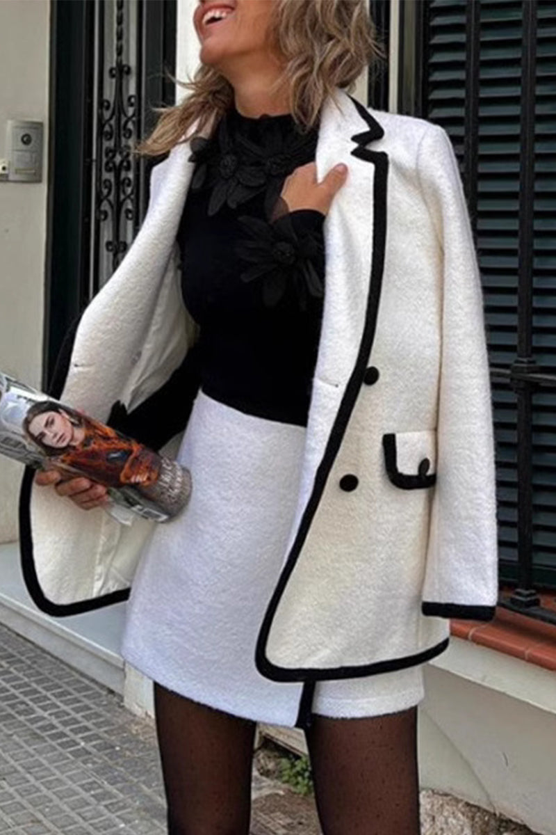 Ensemble deux pièces décontracté à manches longues, col montant contrasté et boutons.