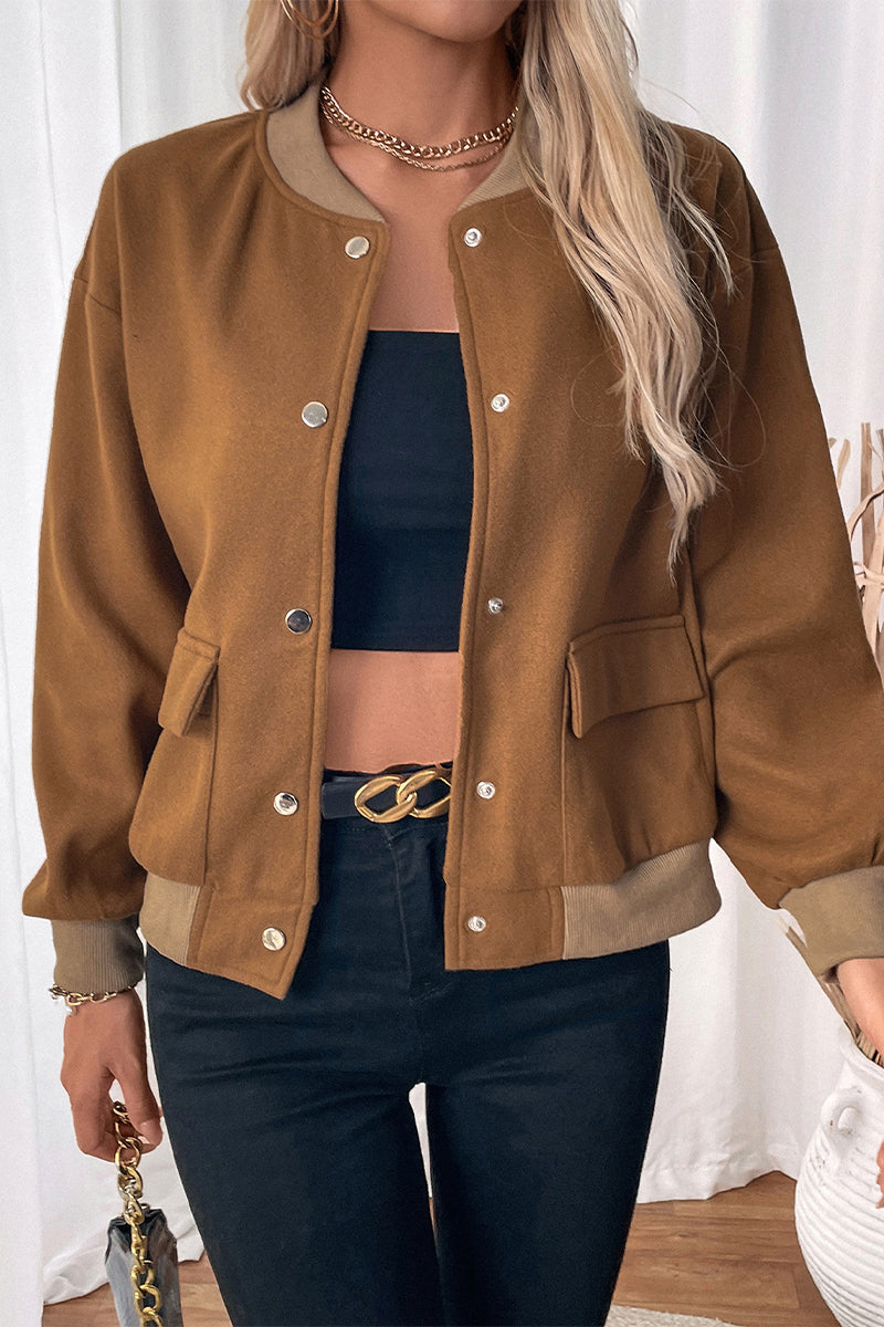 Vêtements d'extérieur décontractés à col rond avec boutons et poches.