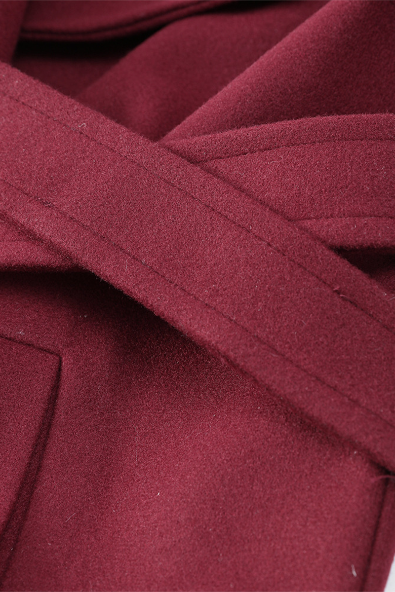 Vêtements d'extérieur décontractés, style streetwear, avec poches, lacets, boutons et col montant.