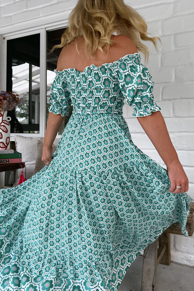 Robe décontractée à manches courtes, à imprimé géométrique contrasté, épaules dénudées.