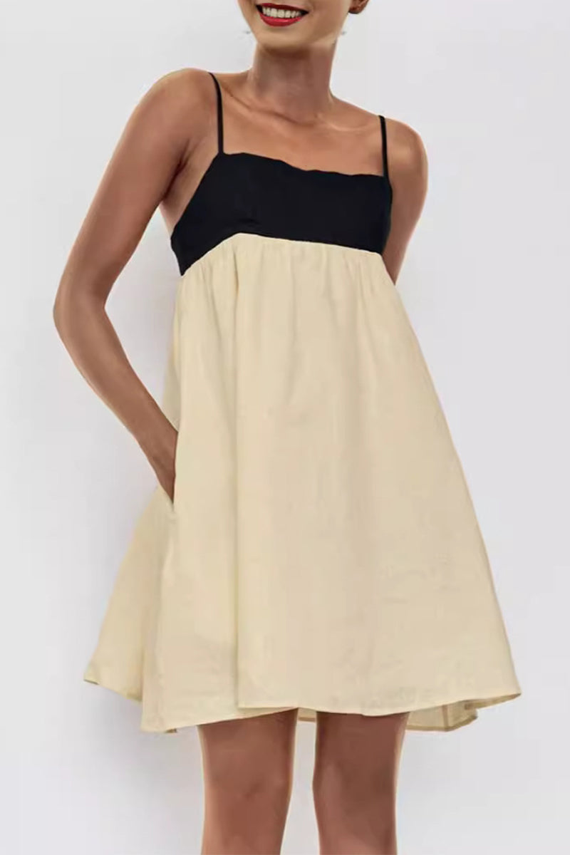 Robes décontractées sans dos avec poches, col carré contrasté et bretelles.