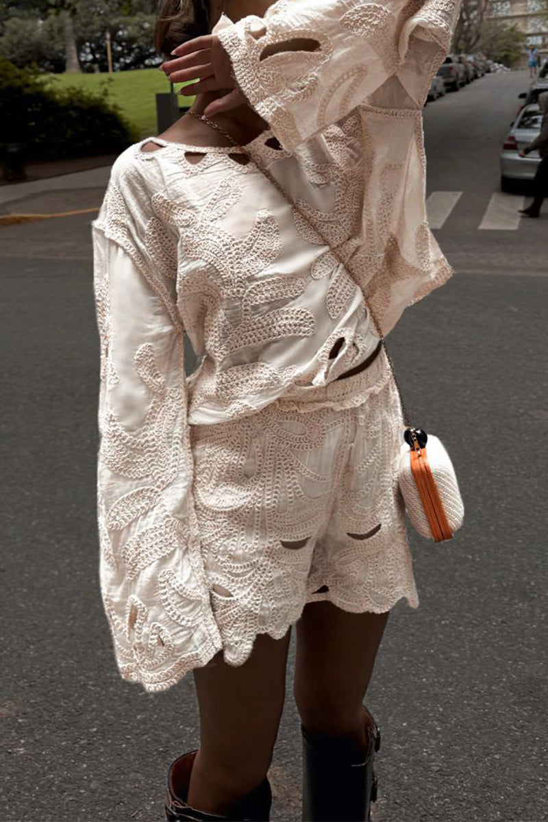Ensemble deux pièces décontracté à manches longues, col rond, brodé et ajouré.