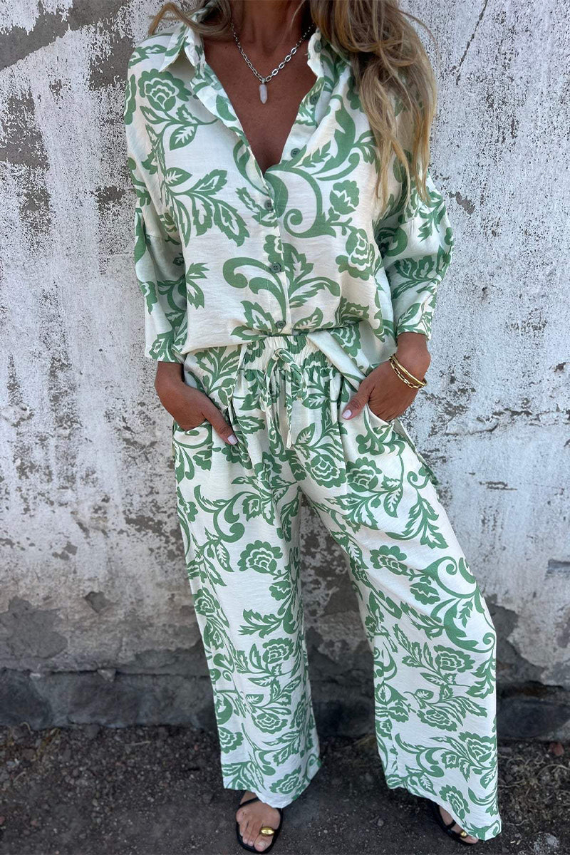 Ensemble deux pièces décontracté à manches trois quarts, col montant contrasté, imprimé floral et poches.