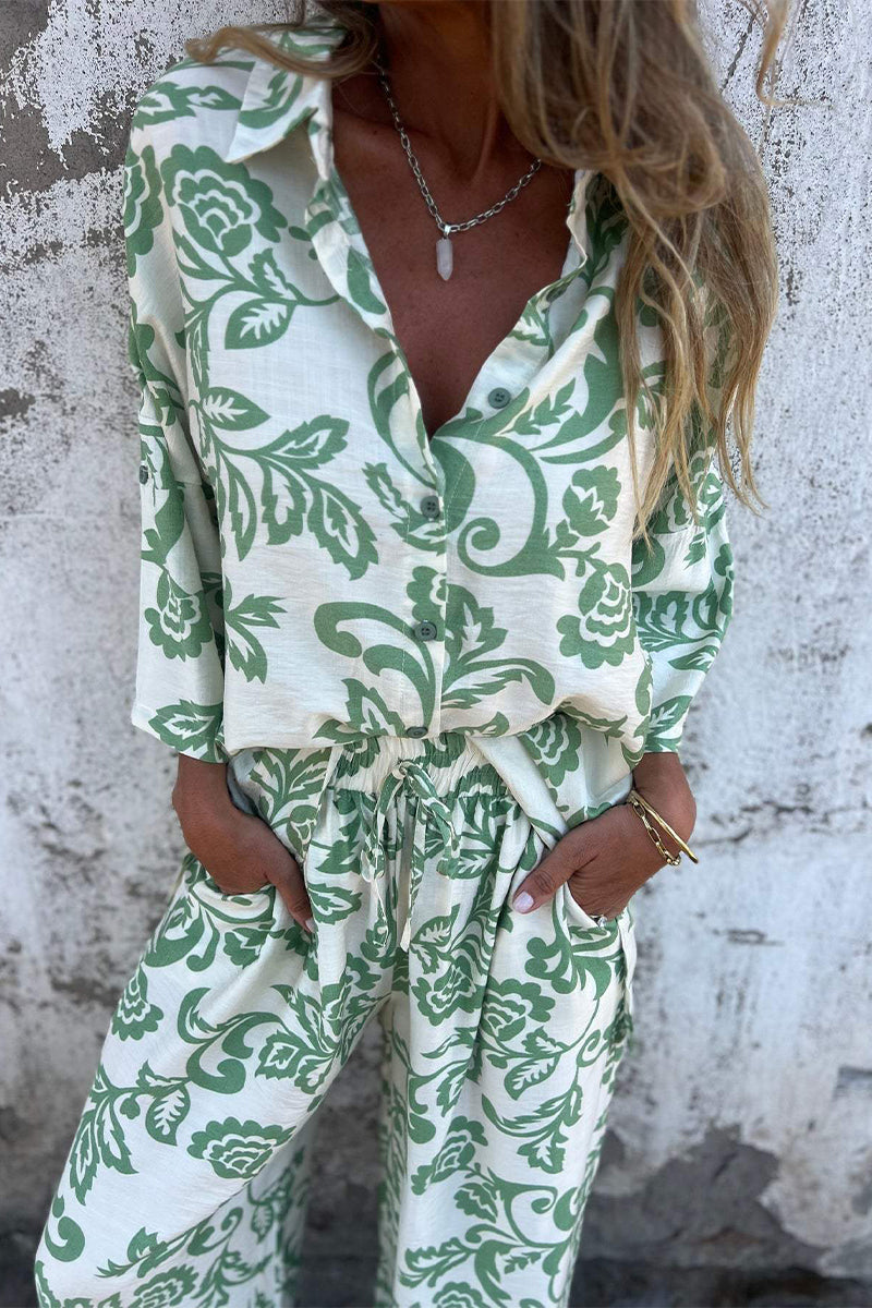 Ensemble deux pièces décontracté à manches trois quarts, col montant contrasté, imprimé floral et poches.