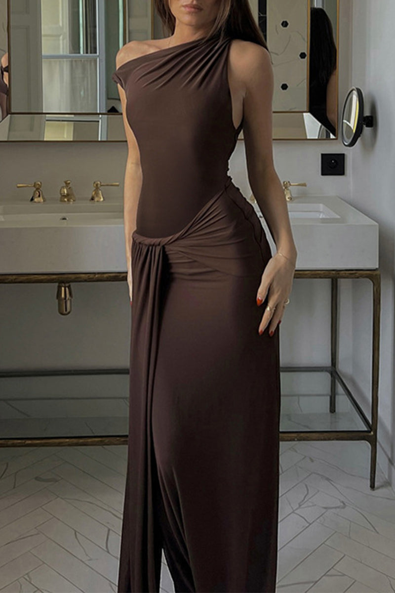 Robes sexy, couleur unie, plissées, col asymétrique, longueur irrégulière.