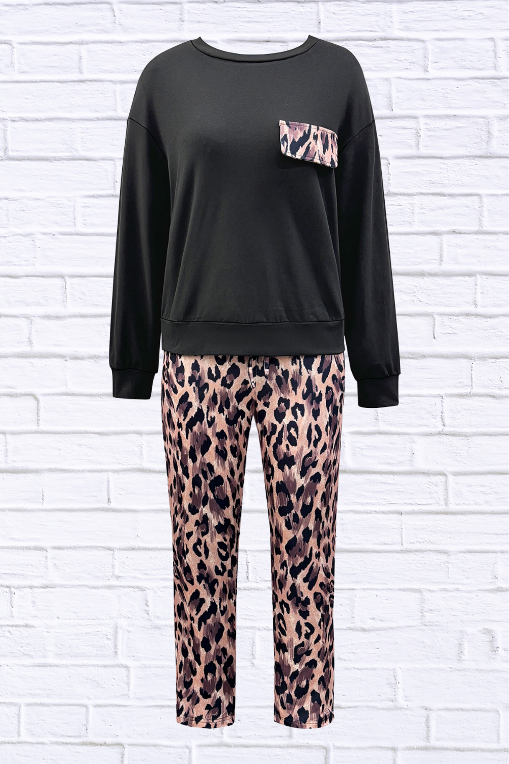 Round Neck Top and Leopard Pants Set – Women’s Two-Piece Casual Chic Outfit for Everyday Style