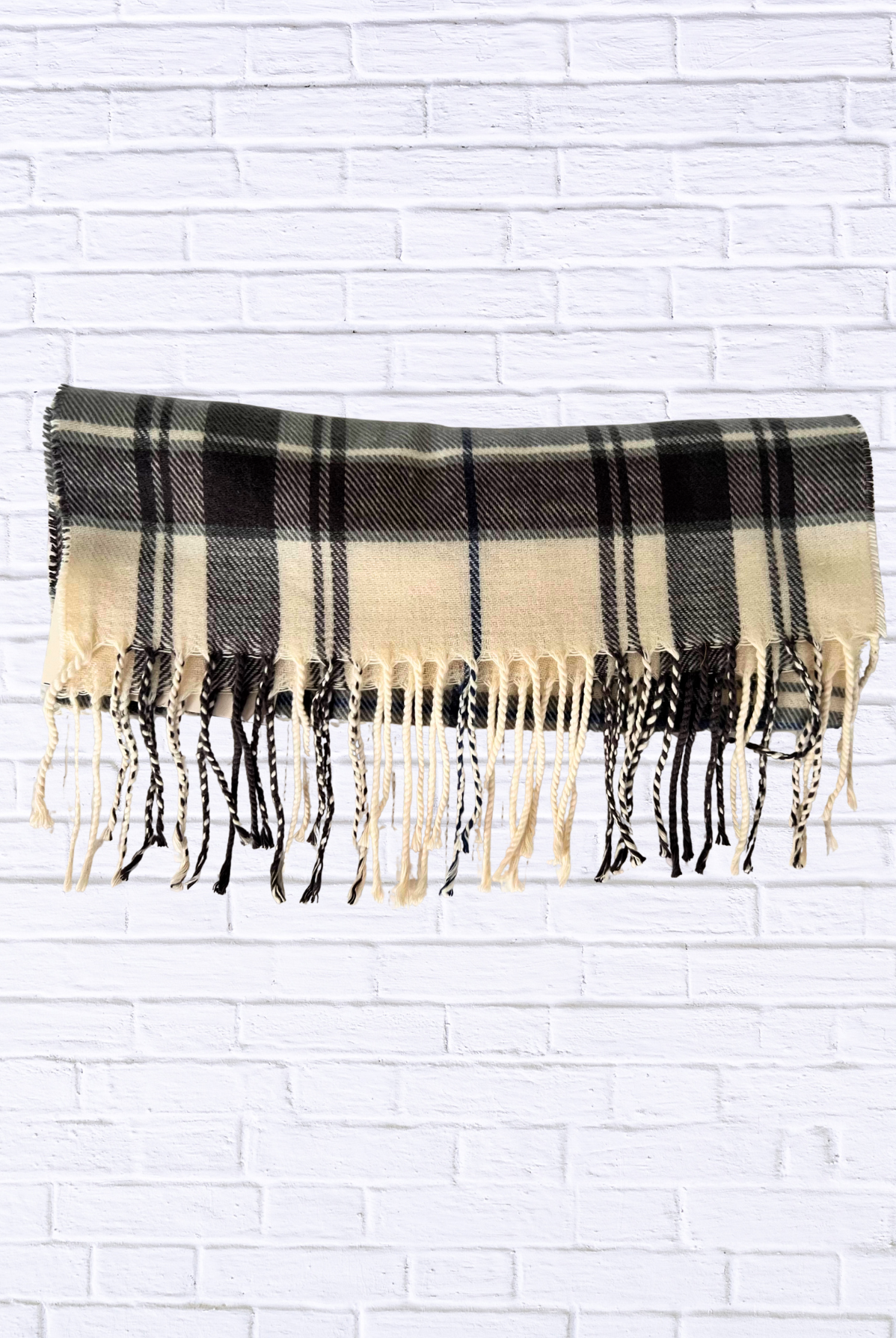 Chic Plaid Scarf – Cozy, Trendy, and Timeless Style