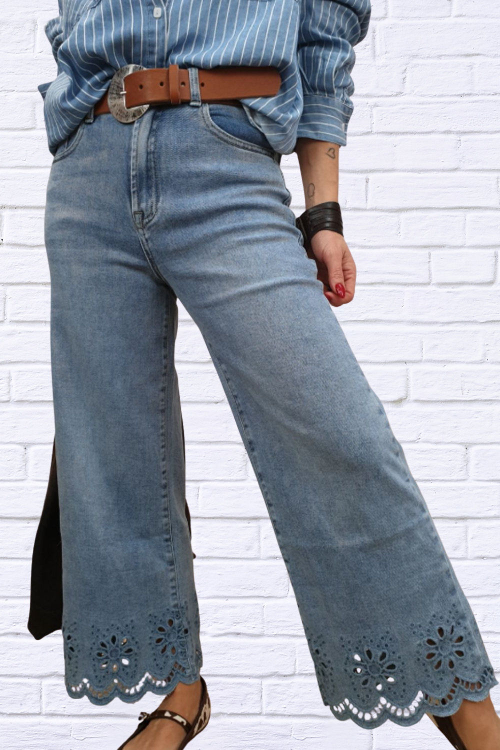 Lace Detail Cropped Wide Leg Jeans