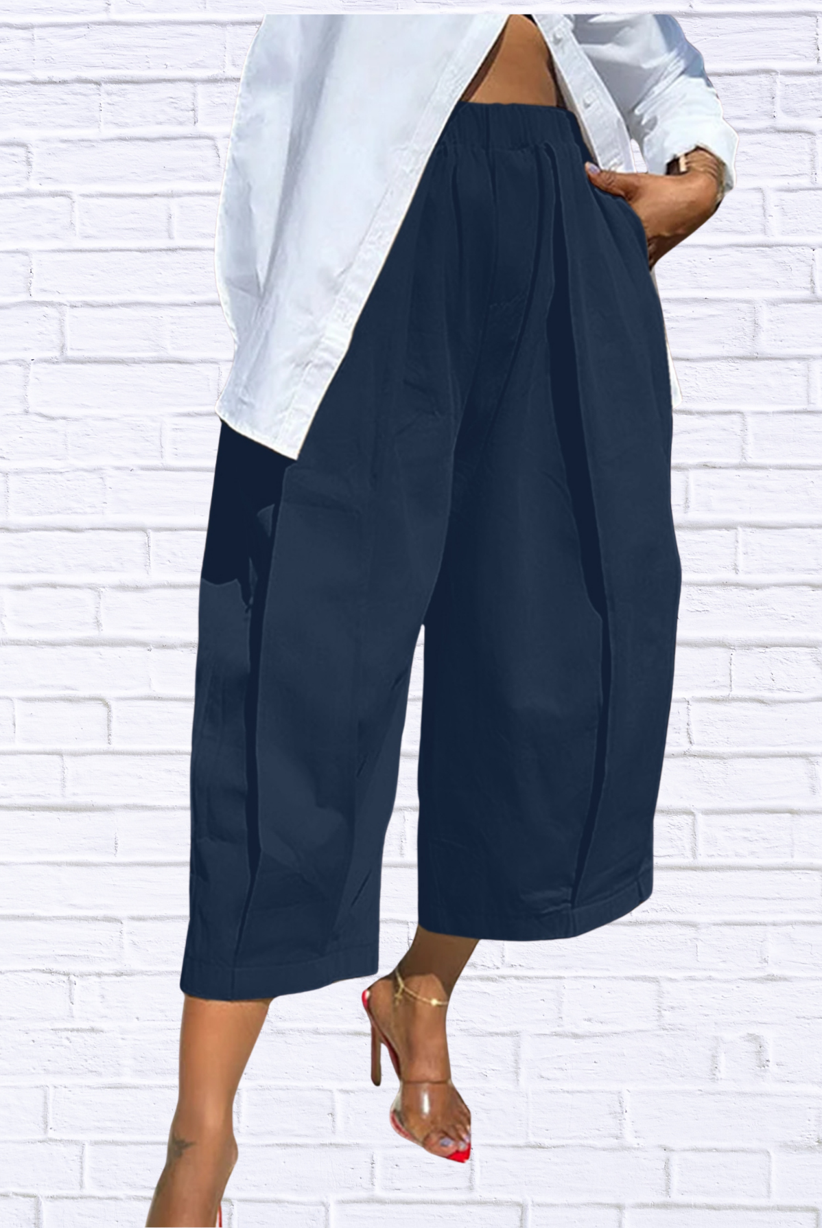 Plus Size Wide Leg Pleated Detail Cropped Pants