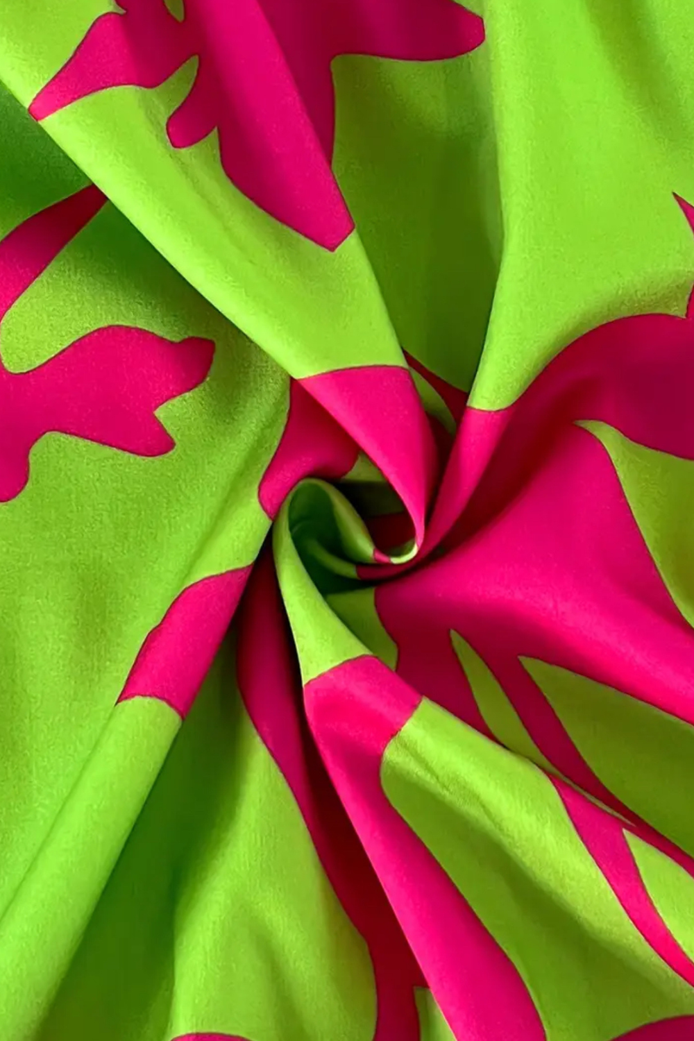 Elegant Sleeveless Vacation Dress – Bold, Vibrant, and Effortlessly Chic